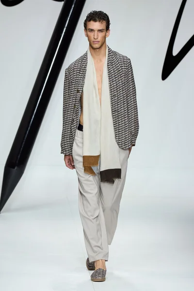 Look 24